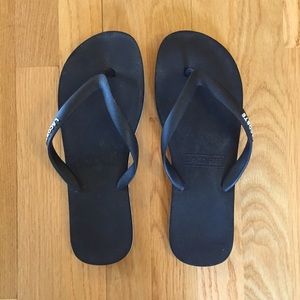 lacoste nosara flip flops